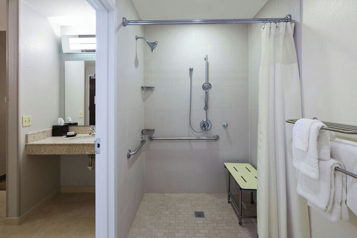 Room 12 of 28