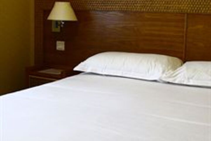 Room 6 of 15