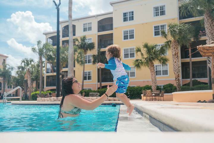 Hotel Pool
