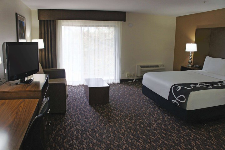 1 King Bed Mobility Accessible (14 of 17)