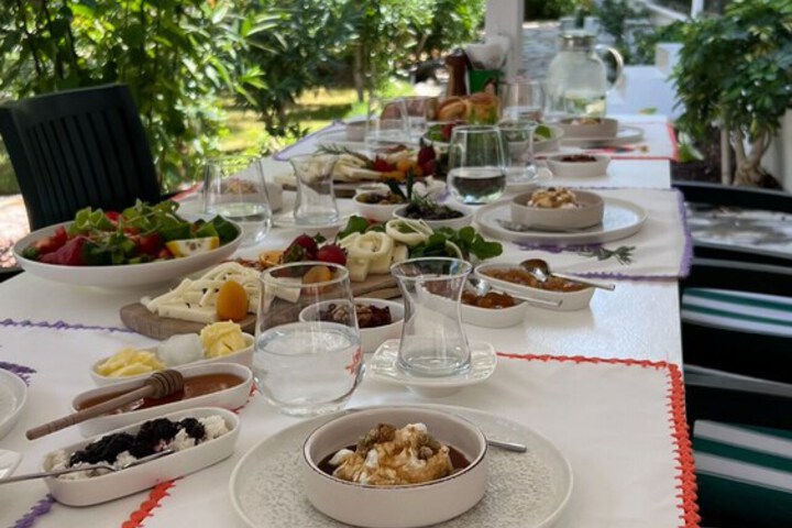 Dining 9 of 37