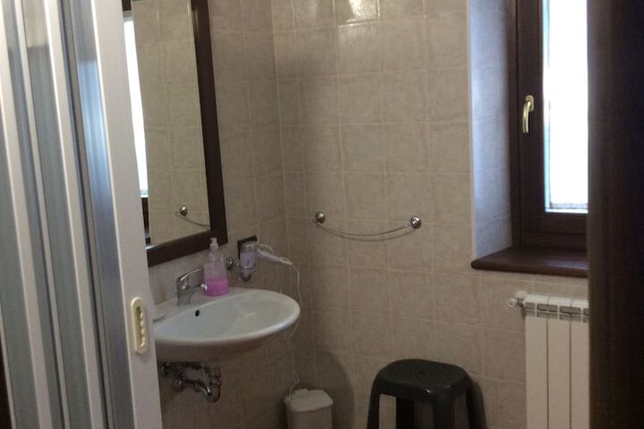Room 34 of 38