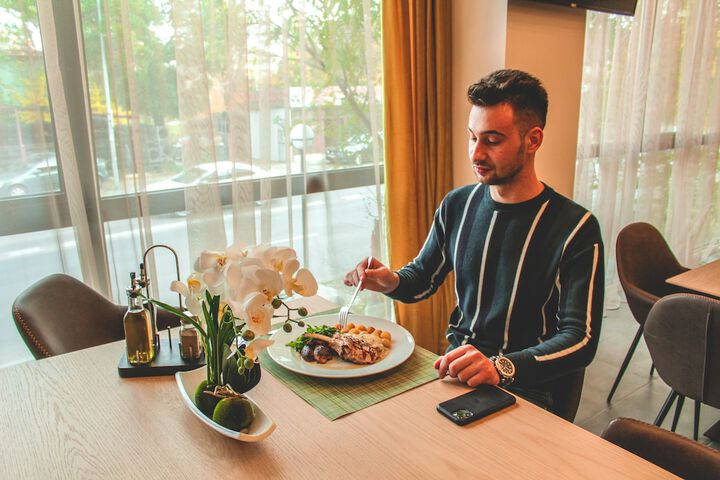 Dining 40 of 54