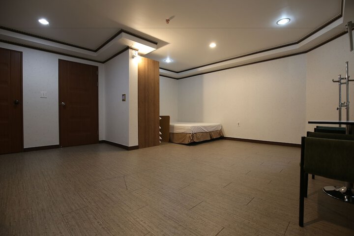 Room 9 of 53