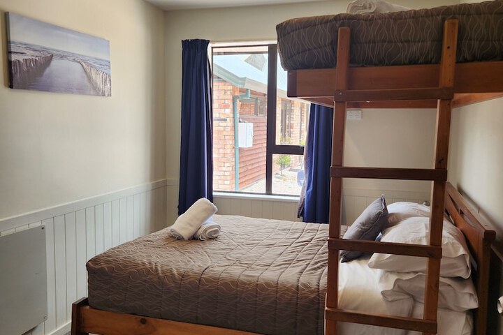 Room 10 of 27