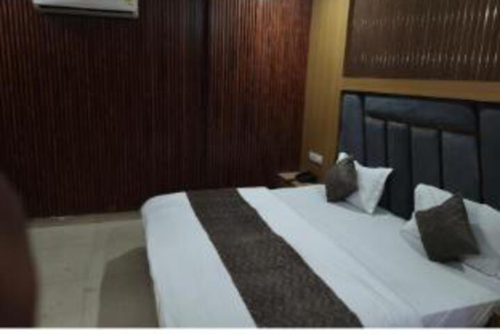 Room 13 of 13