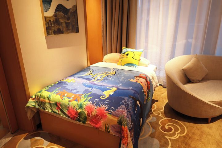 Room 25 of 73