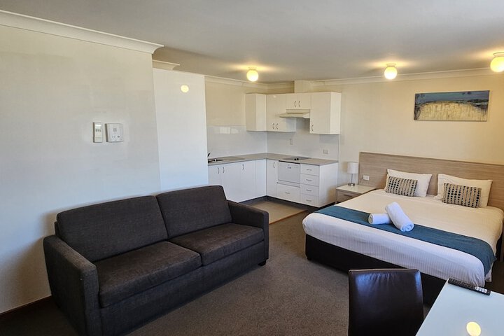 Room 3 of 49