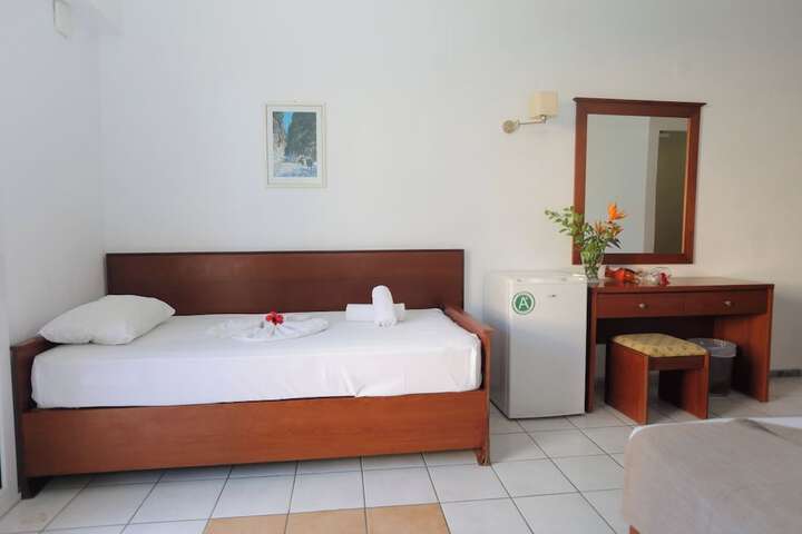 Room 12 of 83