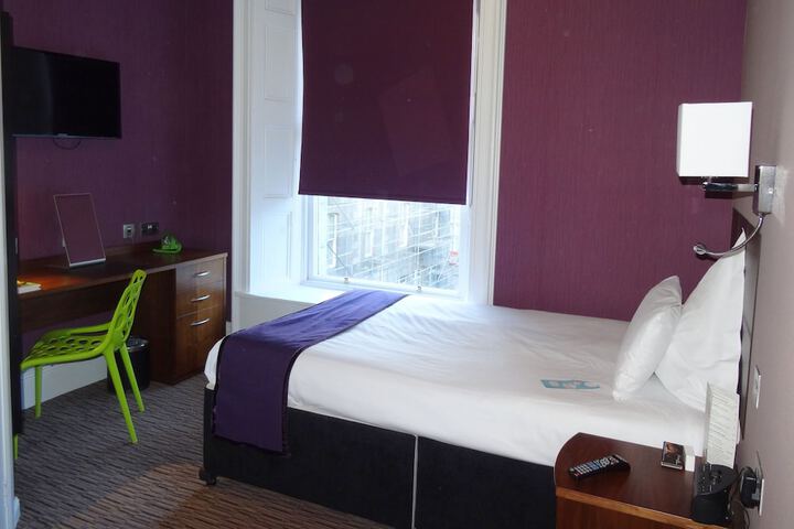 Room 3 of 35