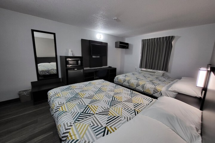 2 Double Beds (5 of 10)