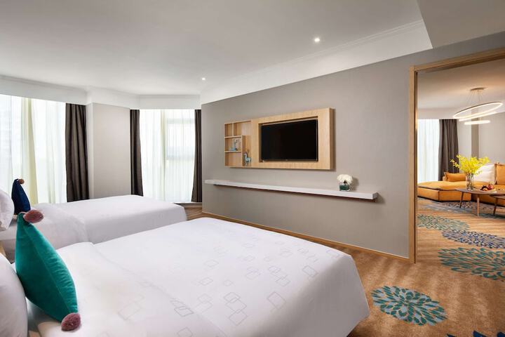 Room 7 of 16