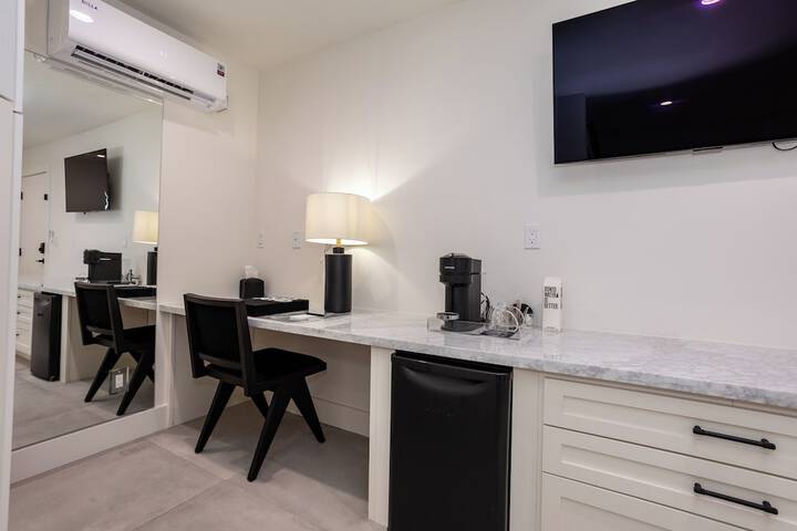Room 8 of 33