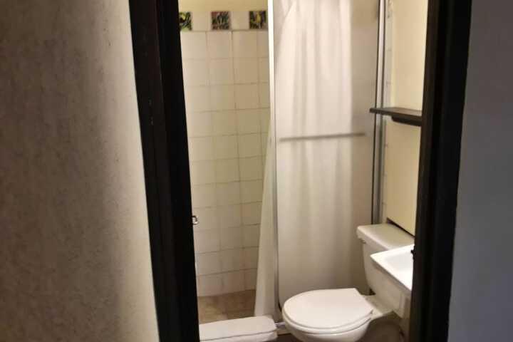 Room 33 of 65