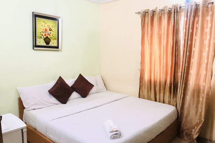 De Lawrence Court & Suites