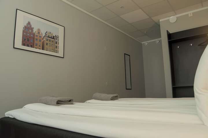 Room 43 of 128