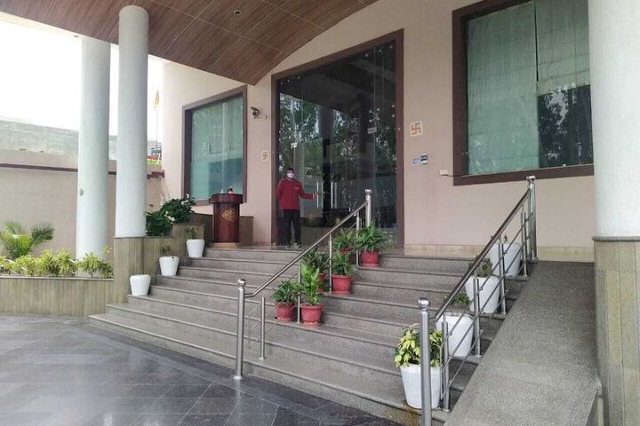 Hotel Entry