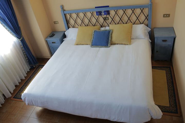 Room 5 of 38