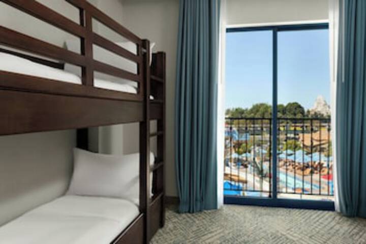 Room 16 of 204