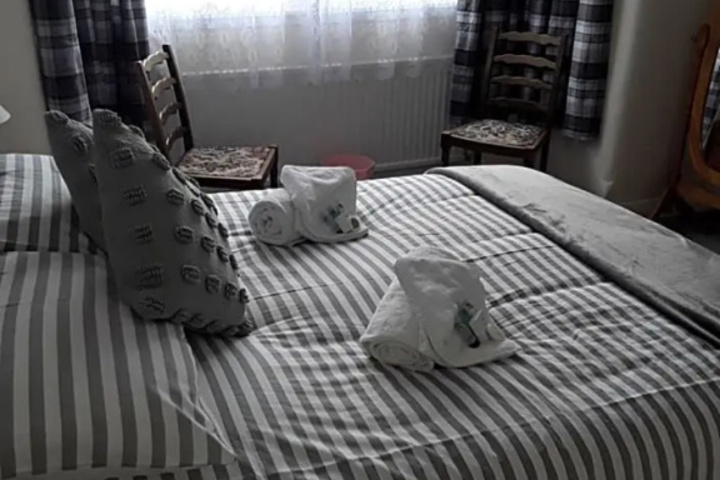 Room 4 of 4