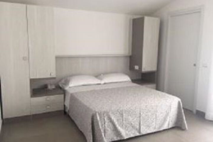 Room 4 of 11