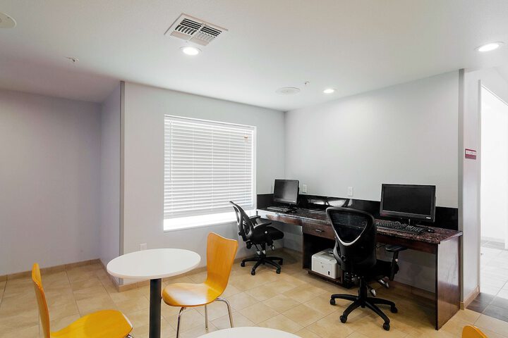 Business Center 36 of 38