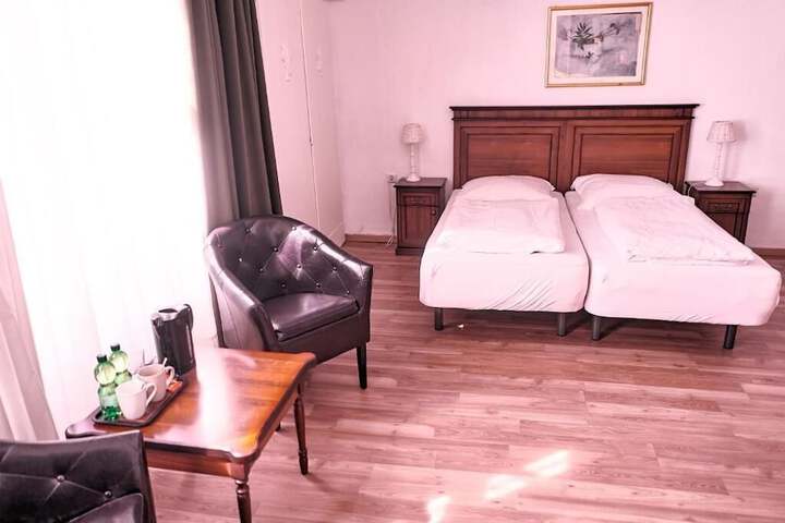Room 11 of 66