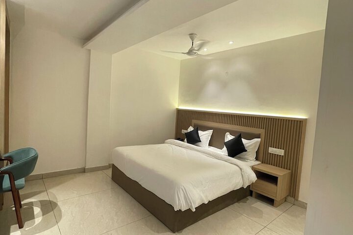 Room 8 of 23
