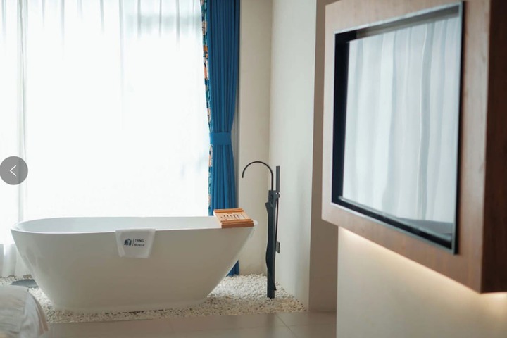 Room 48 of 62