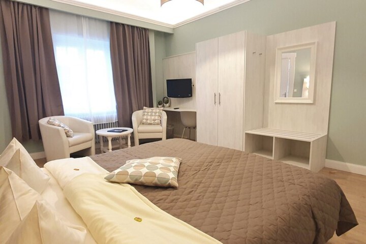 Room 26 of 76