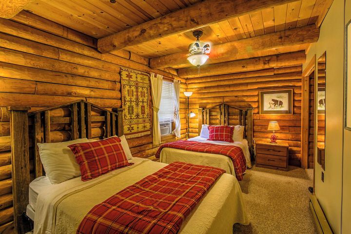 1 Queen Bed (5 of 21)