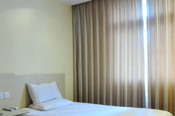 Room 14 of 21
