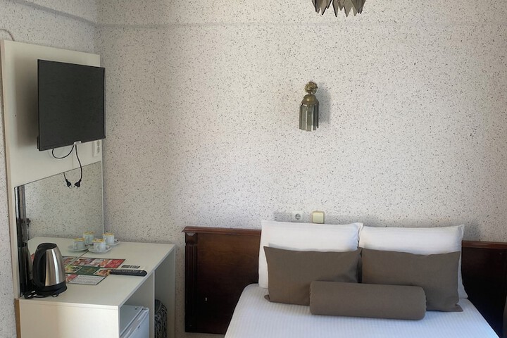 Room 19 of 80