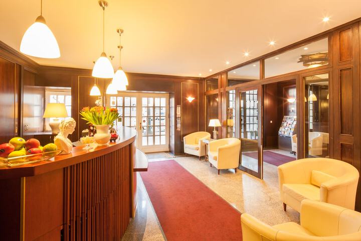 Entrance & Lobby