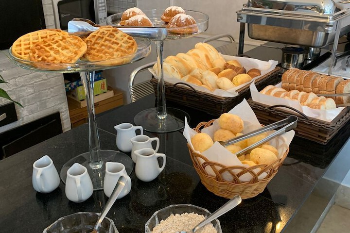 Breakfast/Coffee Service 70 of 86