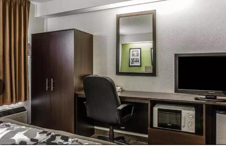 Queen Bed Accessible (7 of 12)