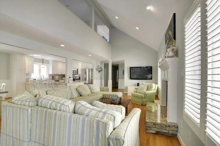 Image of 212 Maplewood Street Bethany by Long & Foster