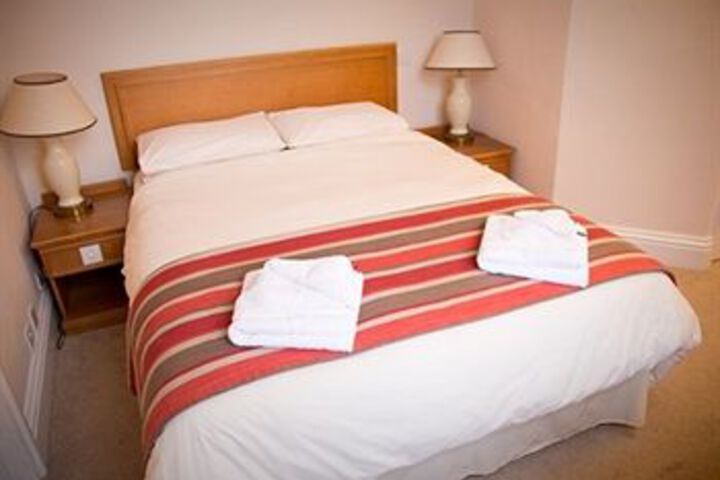 Room 5 of 10