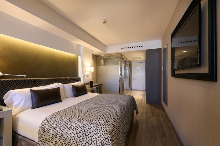 Room 15 of 82