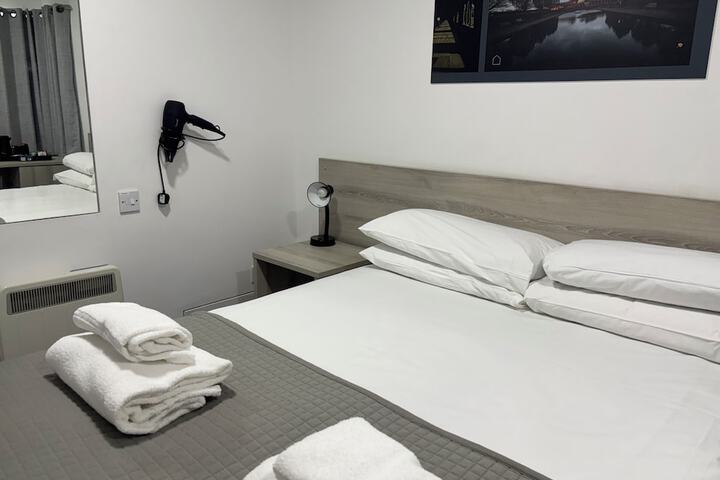 Room 25 of 83