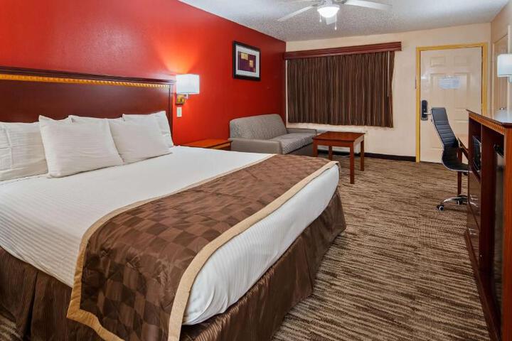 1 King Bed High Speed Internet Accessible Microwave and Refrigerator, Coffee Maker Iron (2 of 8)