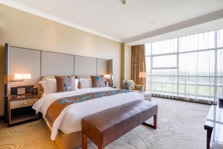 Room 10 of 99