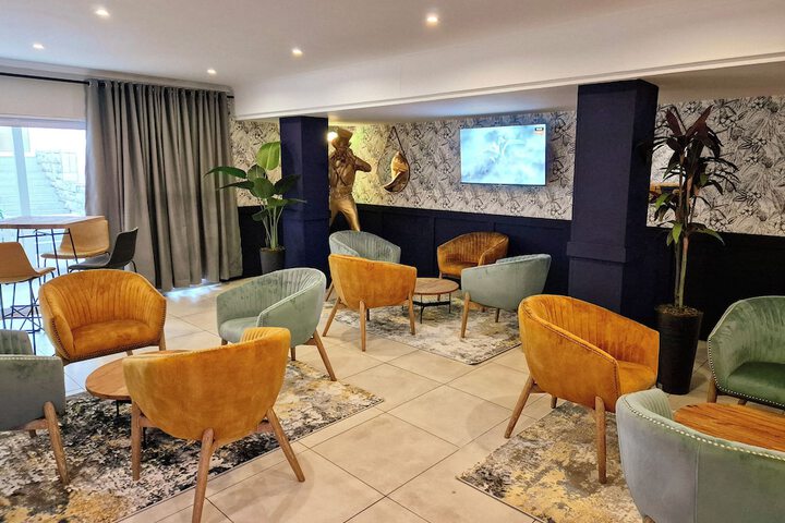 Lounge 241 of 343