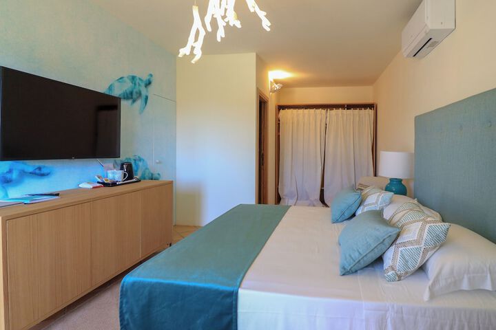 Room 3 of 96