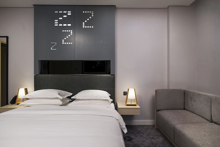 Room 10 of 34