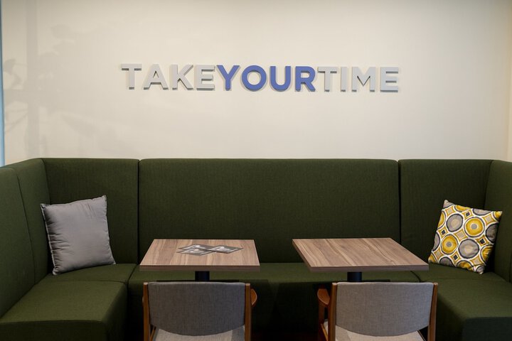 Lounge 120 of 139