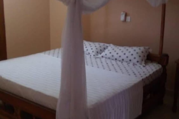 Room 8 of 32