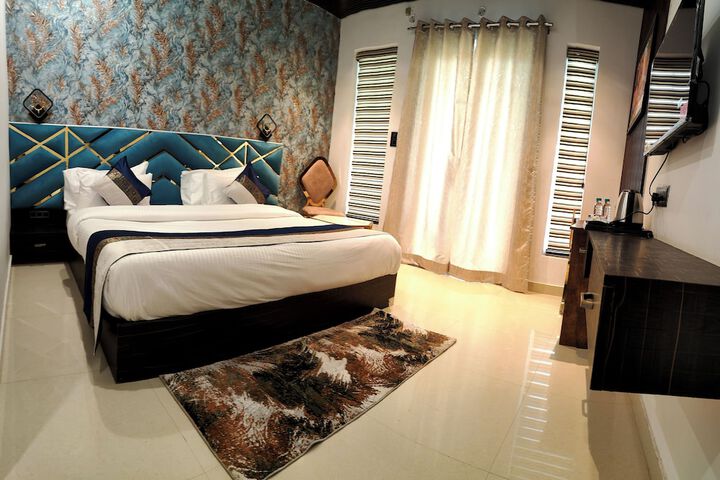 Room 5 of 32