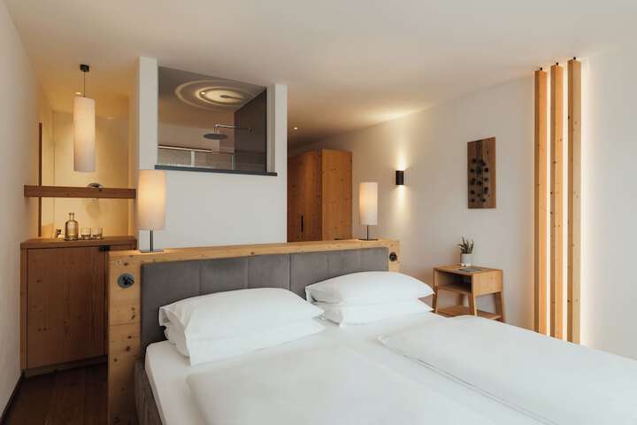 Room 4 of 78