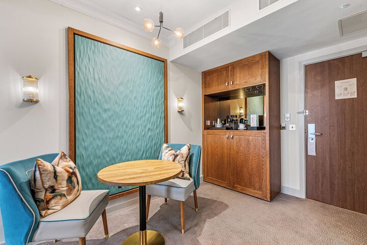 Room 28 of 65